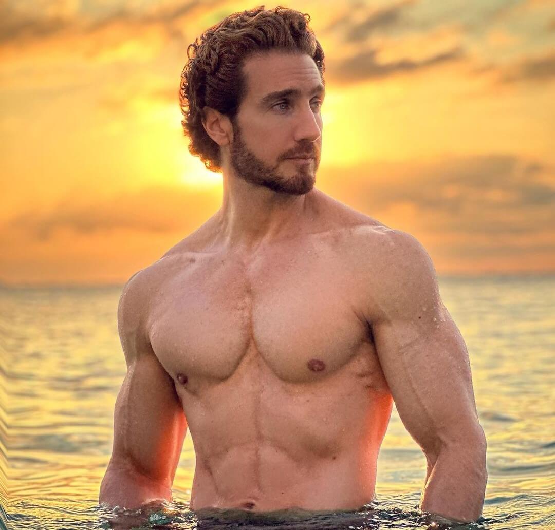 Is Eugenio Siller Gay?