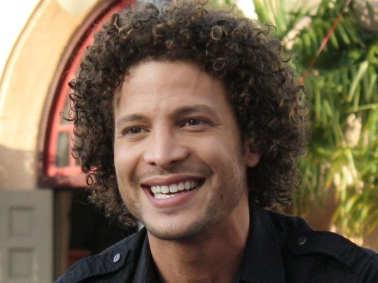 Is Justin Guarini Gay?