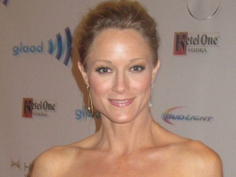 Is Teri Polo Gay?