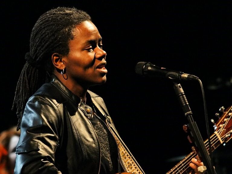 Is Tracy Chapman Gay?