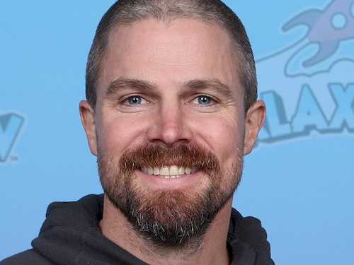 Is Stephen Amell Gay?